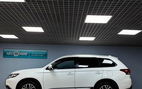 Mitsubishi Outlander III рестайлинг 3, 2018 год, 2 000 000 рублей, 8 фотография