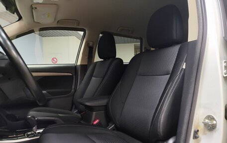 Mitsubishi Outlander III рестайлинг 3, 2018 год, 2 000 000 рублей, 10 фотография