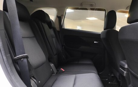 Mitsubishi Outlander III рестайлинг 3, 2018 год, 2 000 000 рублей, 14 фотография