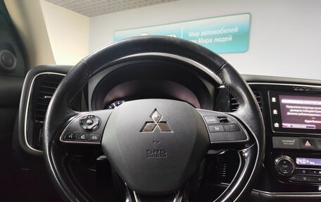Mitsubishi Outlander III рестайлинг 3, 2018 год, 2 000 000 рублей, 15 фотография