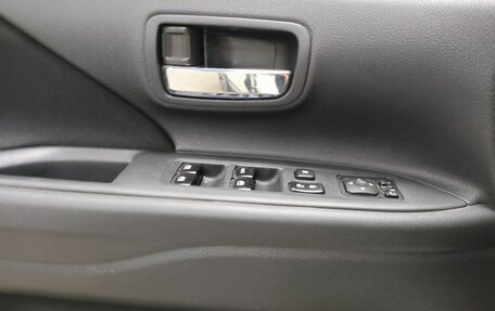Mitsubishi Outlander III рестайлинг 3, 2018 год, 2 000 000 рублей, 18 фотография
