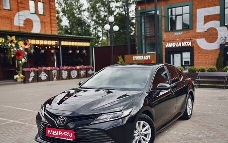 Toyota Camry, 2020 год, 2 450 000 рублей, 1 фотография