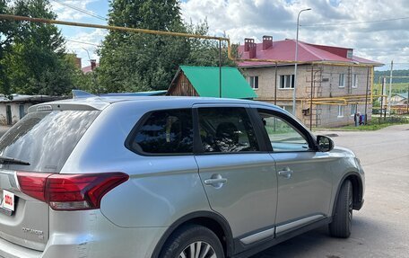 Mitsubishi Outlander III рестайлинг 3, 2019 год, 2 500 000 рублей, 4 фотография