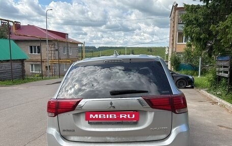 Mitsubishi Outlander III рестайлинг 3, 2019 год, 2 500 000 рублей, 2 фотография