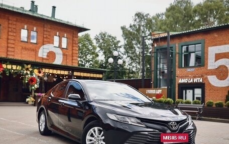 Toyota Camry, 2020 год, 2 450 000 рублей, 3 фотография