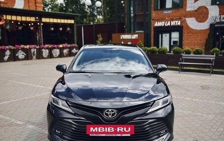 Toyota Camry, 2020 год, 2 450 000 рублей, 2 фотография