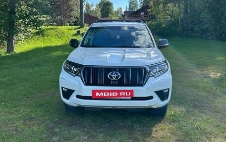 Toyota Land Cruiser Prado 150 рестайлинг 2, 2021 год, 2 700 000 рублей, 2 фотография