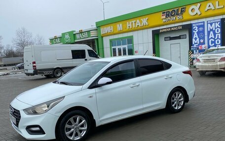 Hyundai Solaris II рестайлинг, 2018 год, 950 000 рублей, 2 фотография