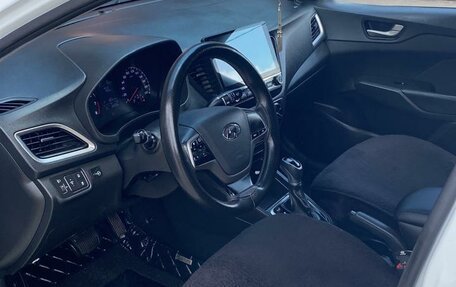 Hyundai Solaris II рестайлинг, 2018 год, 950 000 рублей, 4 фотография