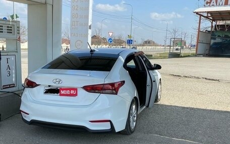 Hyundai Solaris II рестайлинг, 2018 год, 950 000 рублей, 3 фотография