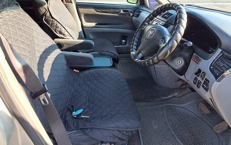 Toyota Ipsum II, 2002 год, 650 000 рублей, 13 фотография