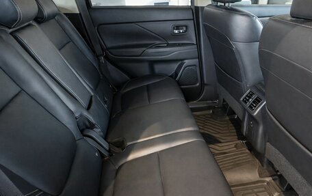 Mitsubishi Outlander III рестайлинг 3, 2019 год, 2 245 000 рублей, 9 фотография