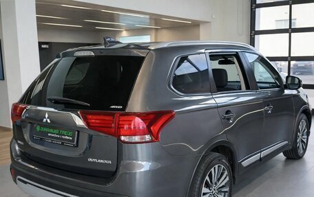 Mitsubishi Outlander III рестайлинг 3, 2019 год, 2 245 000 рублей, 4 фотография