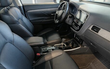 Mitsubishi Outlander III рестайлинг 3, 2019 год, 2 245 000 рублей, 8 фотография