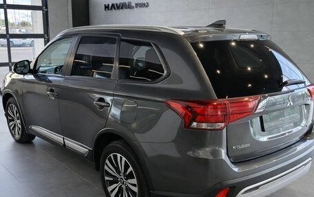 Mitsubishi Outlander III рестайлинг 3, 2019 год, 2 245 000 рублей, 6 фотография