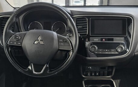 Mitsubishi Outlander III рестайлинг 3, 2019 год, 2 245 000 рублей, 11 фотография