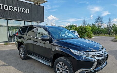 Mitsubishi Pajero Sport III рестайлинг, 2018 год, 2 899 000 рублей, 3 фотография