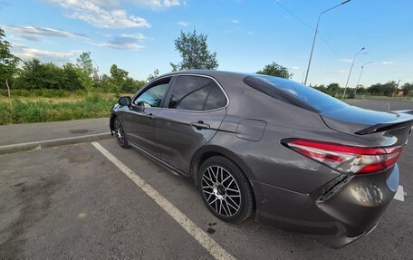 Toyota Camry, 2018 год, 1 600 000 рублей, 3 фотография