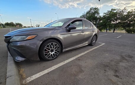 Toyota Camry, 2018 год, 1 600 000 рублей, 4 фотография