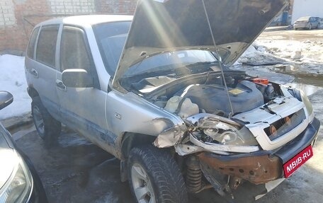 Chevrolet Niva I рестайлинг, 2003 год, 145 000 рублей, 1 фотография