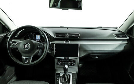 Volkswagen Passat B7, 2011 год, 1 149 700 рублей, 14 фотография