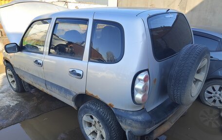 Chevrolet Niva I рестайлинг, 2003 год, 145 000 рублей, 2 фотография