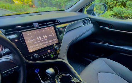 Toyota Camry, 2020 год, 2 450 000 рублей, 10 фотография