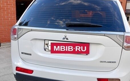 Mitsubishi Outlander III рестайлинг 3, 2012 год, 1 350 000 рублей, 2 фотография