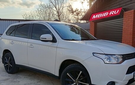Mitsubishi Outlander III рестайлинг 3, 2012 год, 1 350 000 рублей, 3 фотография