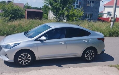Hyundai Solaris II рестайлинг, 2021 год, 1 300 000 рублей, 4 фотография
