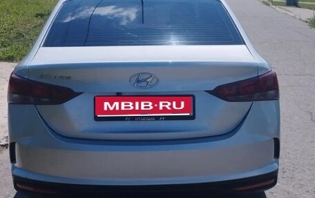 Hyundai Solaris II рестайлинг, 2021 год, 1 300 000 рублей, 2 фотография