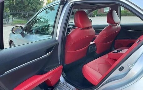 Toyota Camry, 2021 год, 2 700 000 рублей, 4 фотография
