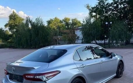 Toyota Camry, 2021 год, 2 700 000 рублей, 2 фотография