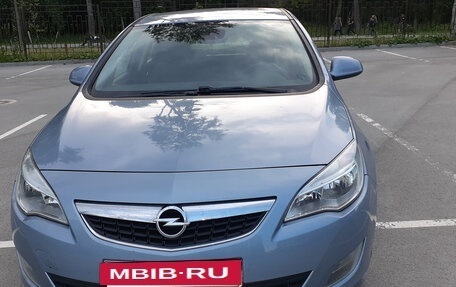 Opel Astra J, 2010 год, 850 000 рублей, 3 фотография