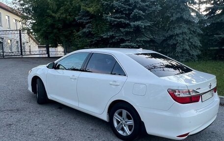 Toyota Camry, 2017 год, 1 990 000 рублей, 6 фотография