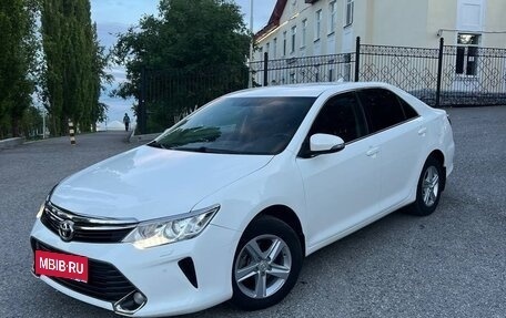 Toyota Camry, 2017 год, 1 990 000 рублей, 3 фотография