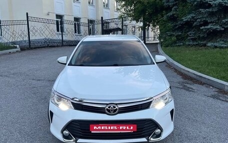 Toyota Camry, 2017 год, 1 990 000 рублей, 4 фотография
