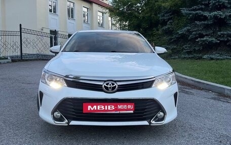 Toyota Camry, 2017 год, 1 990 000 рублей, 5 фотография