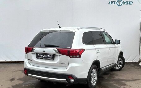 Mitsubishi Outlander III рестайлинг 3, 2016 год, 2 010 000 рублей, 8 фотография