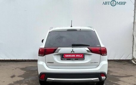 Mitsubishi Outlander III рестайлинг 3, 2016 год, 2 010 000 рублей, 7 фотография