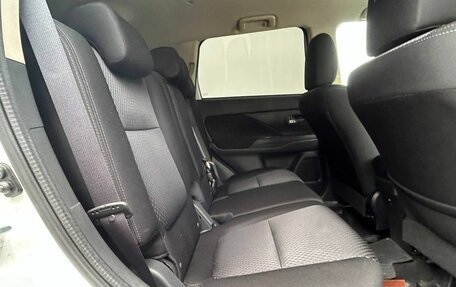 Mitsubishi Outlander III рестайлинг 3, 2016 год, 2 010 000 рублей, 11 фотография