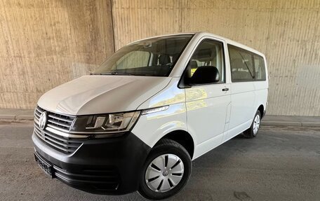 Volkswagen Caravelle T6 рестайлинг, 2022 год, 2 950 000 рублей, 2 фотография