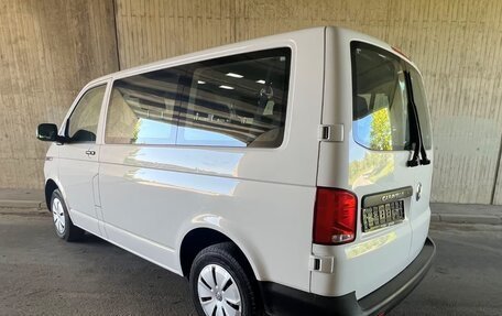 Volkswagen Caravelle T6 рестайлинг, 2022 год, 2 950 000 рублей, 3 фотография