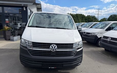 Volkswagen Caravelle T6 рестайлинг, 2022 год, 2 930 000 рублей, 7 фотография