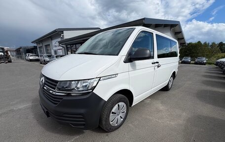 Volkswagen Caravelle T6 рестайлинг, 2022 год, 2 930 000 рублей, 2 фотография