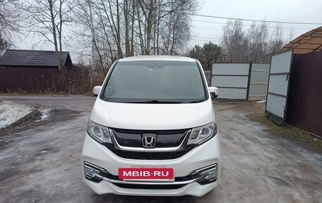 Honda Stepwgn IV, 2016 год, 2 000 000 рублей, 7 фотография