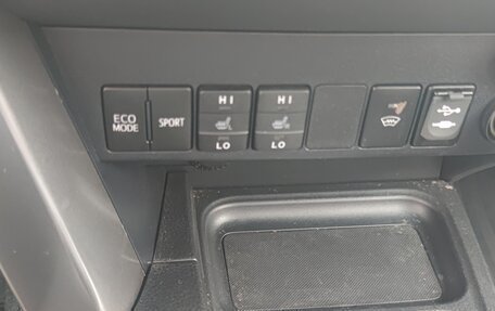 Toyota RAV4, 2017 год, 2 850 000 рублей, 4 фотография