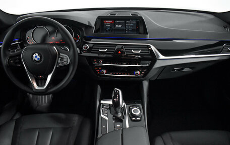 BMW 5 серия, 2018 год, 2 680 000 рублей, 15 фотография