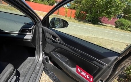 Hyundai Elantra VI рестайлинг, 2018 год, 1 200 000 рублей, 13 фотография