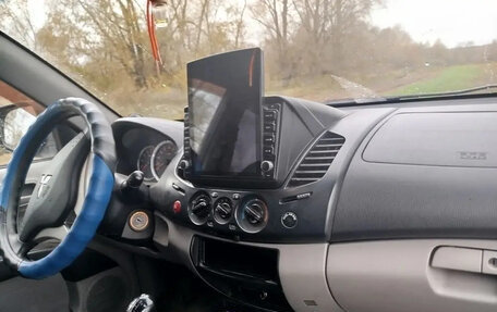 Mitsubishi L200 IV рестайлинг, 2011 год, 1 230 000 рублей, 7 фотография